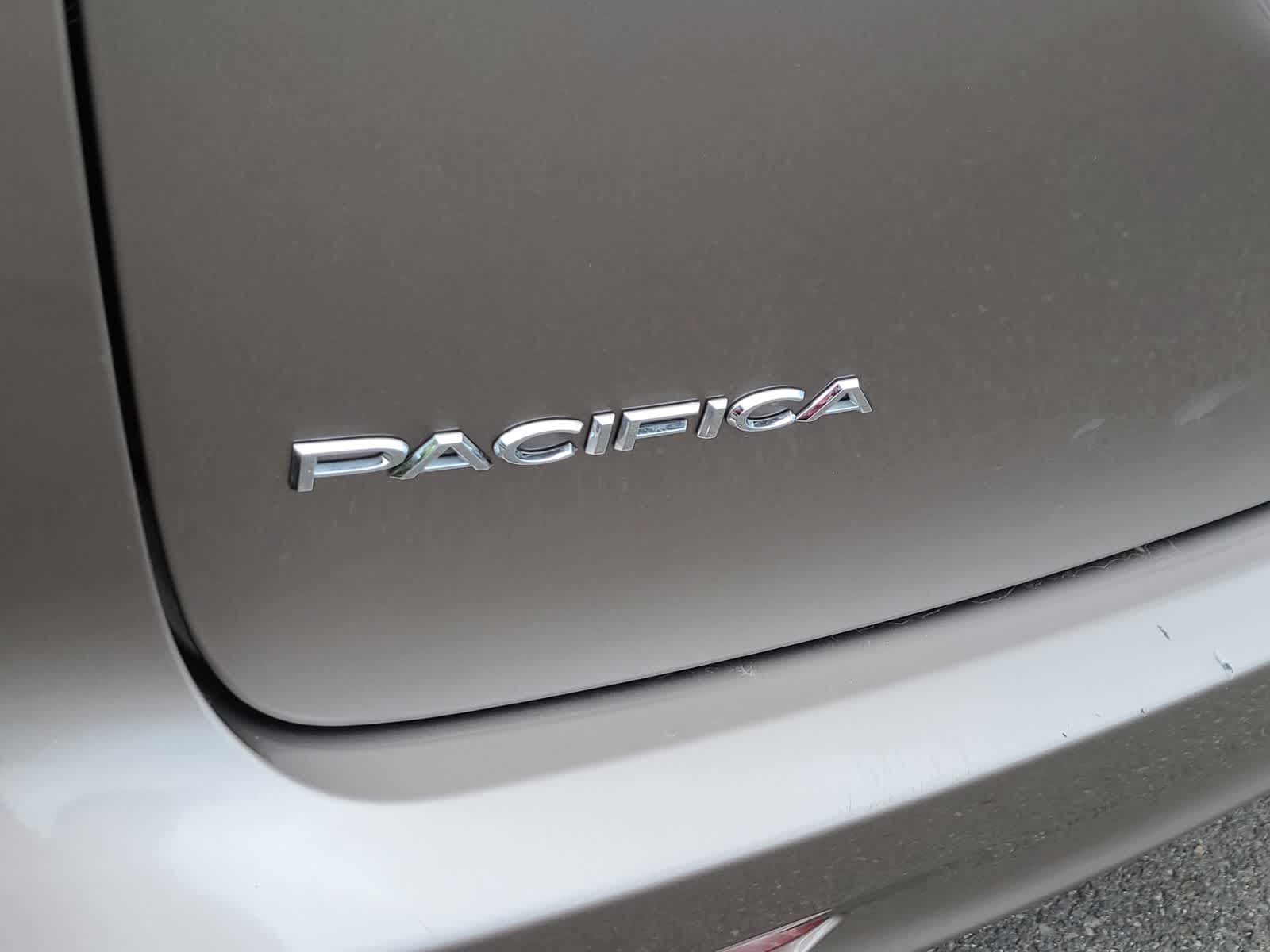 2017 Chrysler Pacifica LX 15