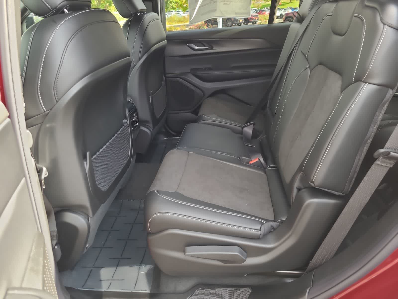 Thumbnail: 2025 Jeep Grand Cherokee - 21