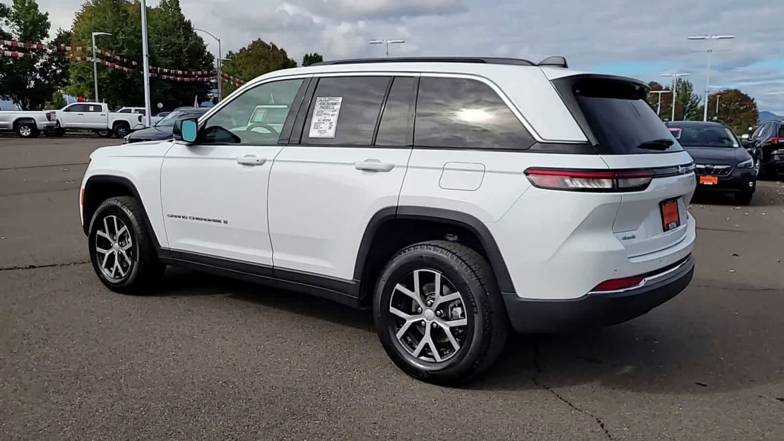 Thumbnail: 2024 Jeep Grand Cherokee - 6