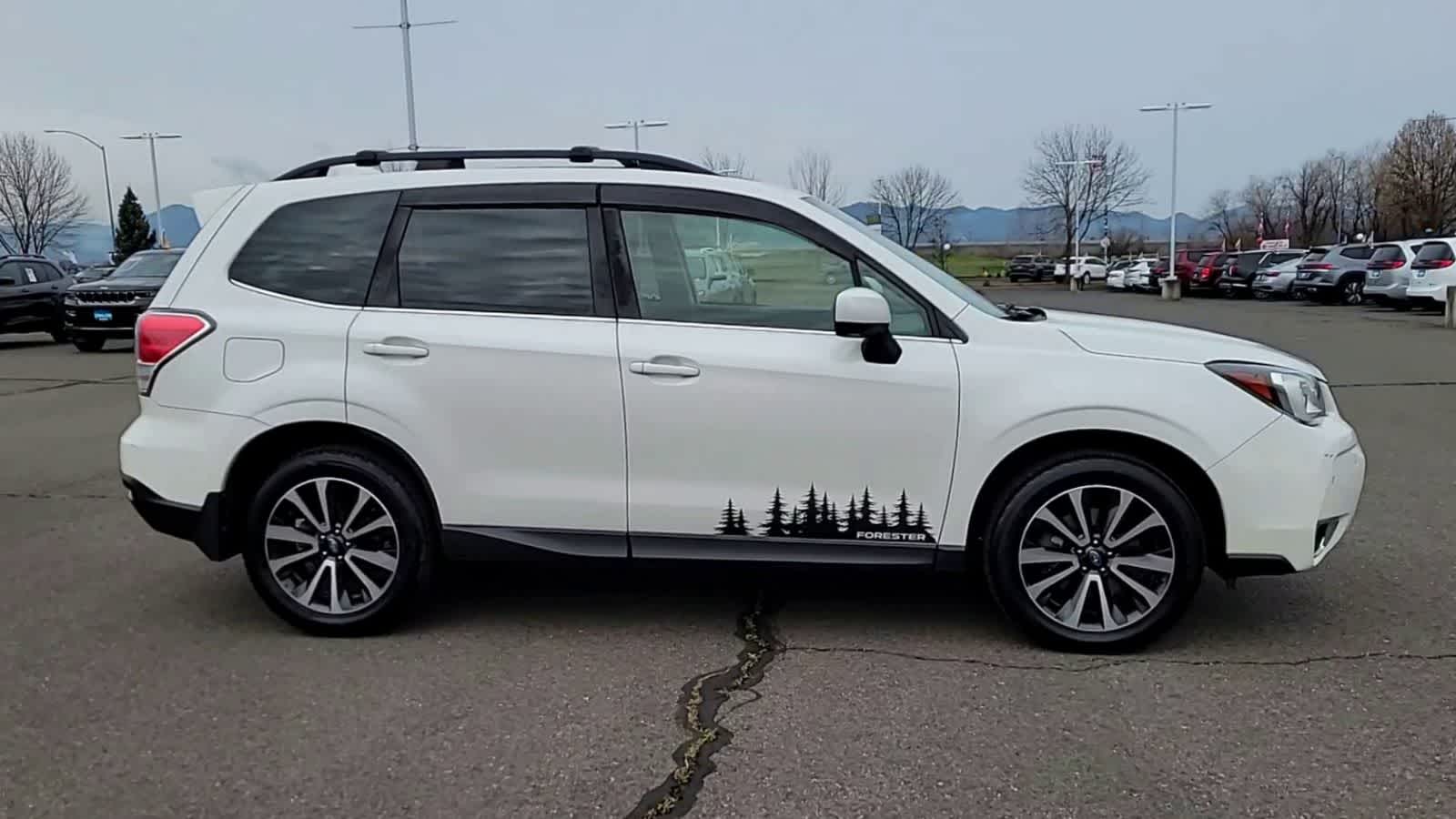 Thumbnail: 2017 Subaru Forester - 9