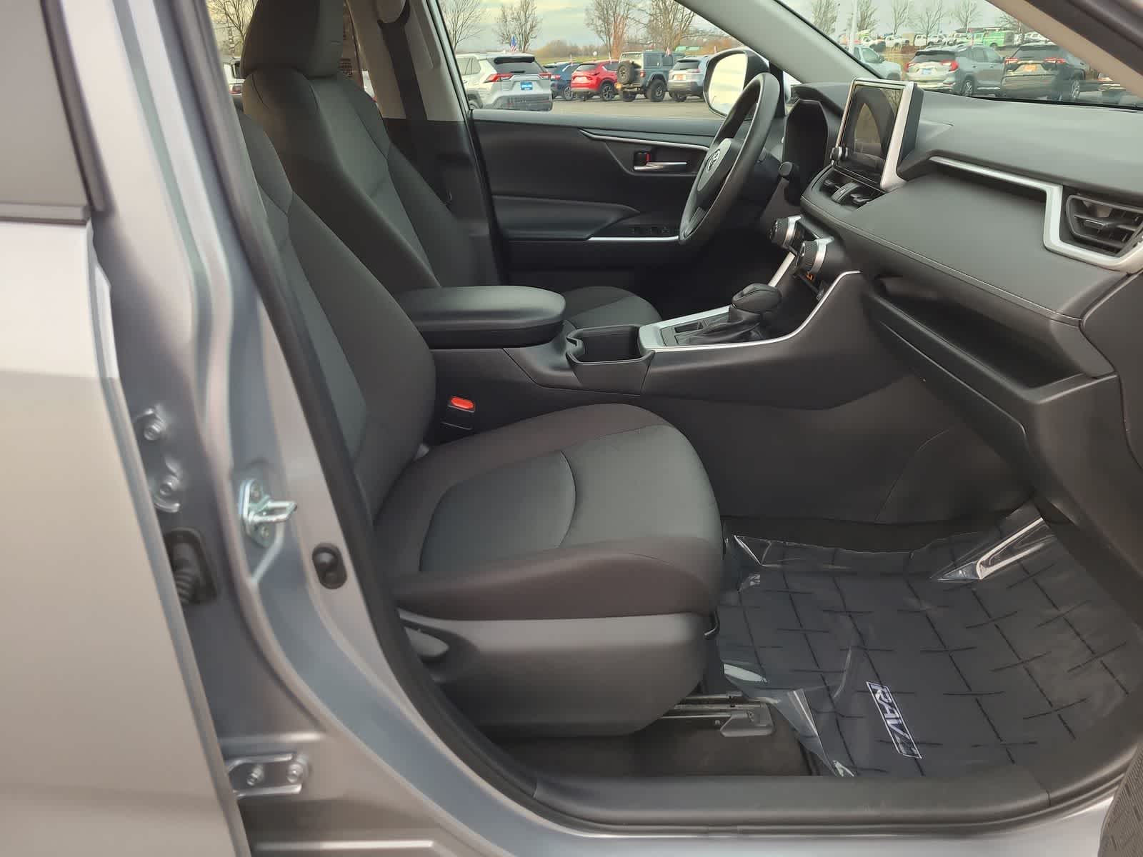 Thumbnail: 2024 Toyota RAV4 - 22