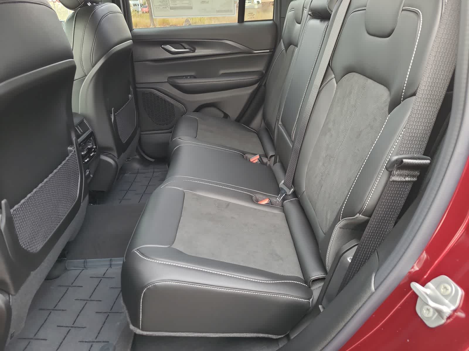 Thumbnail: 2025 Jeep Grand Cherokee - 21