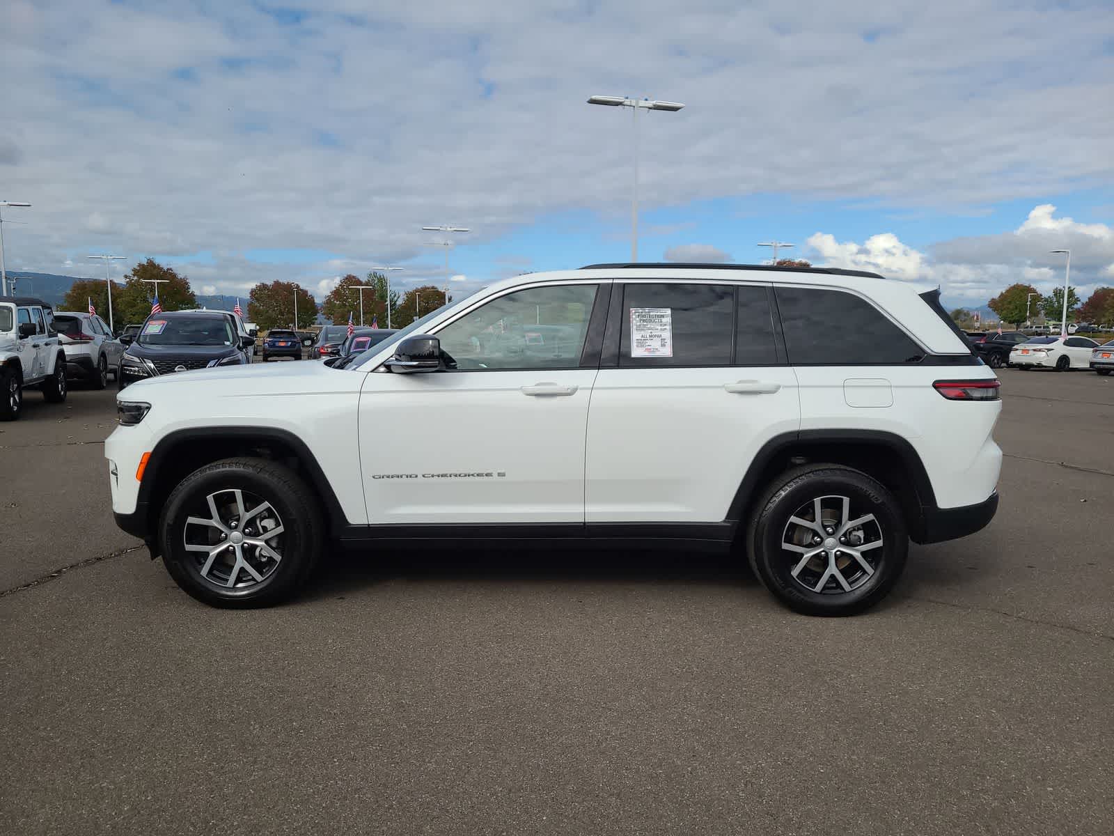 Thumbnail: 2024 Jeep Grand Cherokee - 11