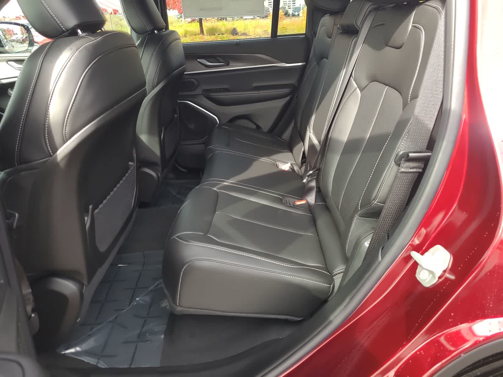 Thumbnail: 2025 Jeep Grand Cherokee - 21