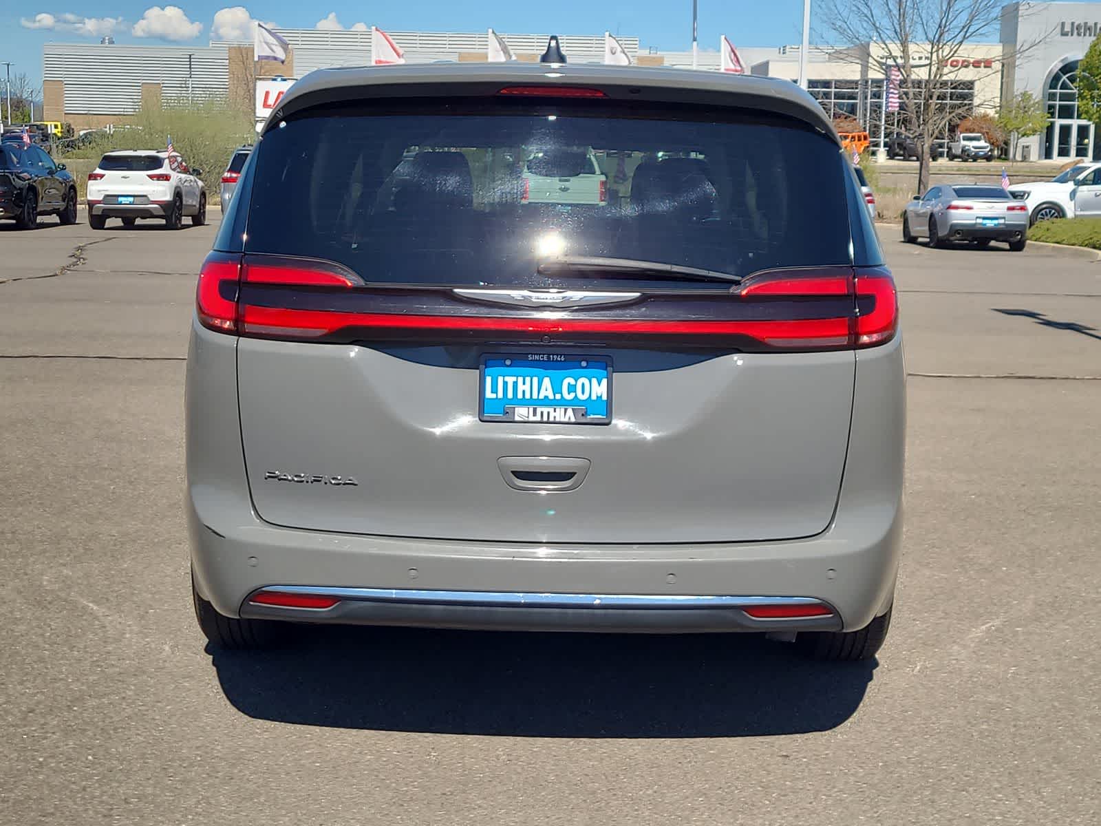 Thumbnail: 2023 Chrysler Pacifica - 13
