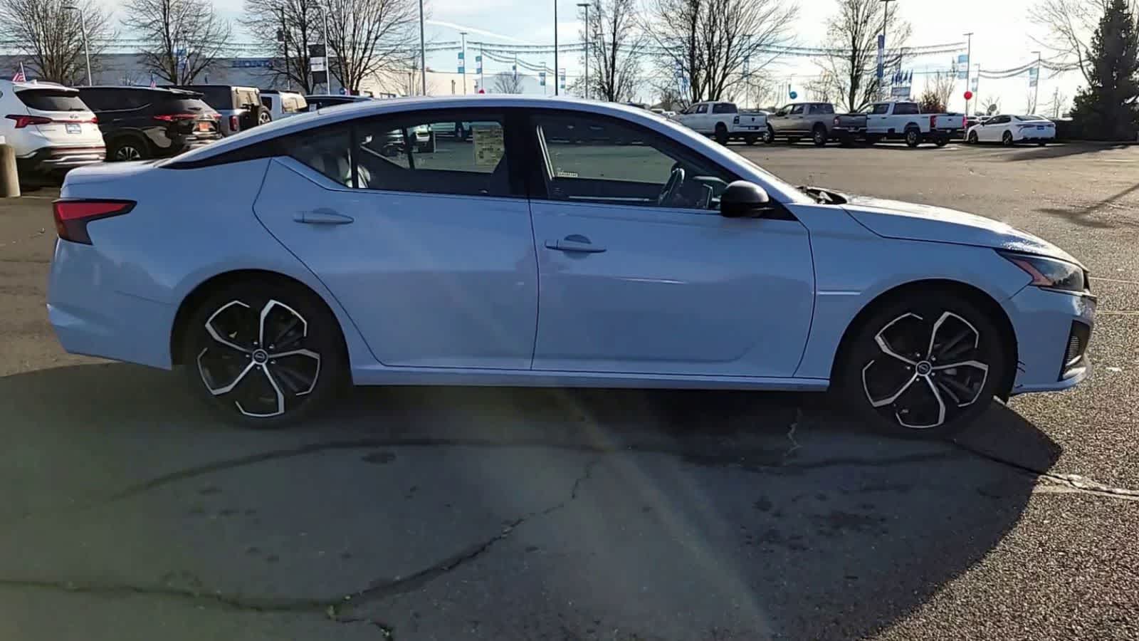 Thumbnail: 2023 Nissan Altima - 9