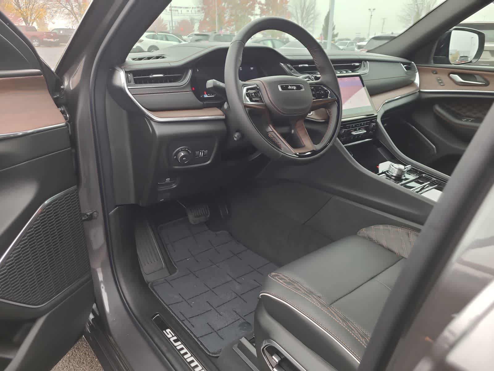 Thumbnail: 2025 Jeep Grand Cherokee - 10