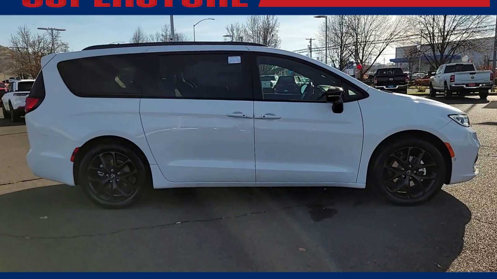 Thumbnail: 2026 Chrysler Pacifica - 9