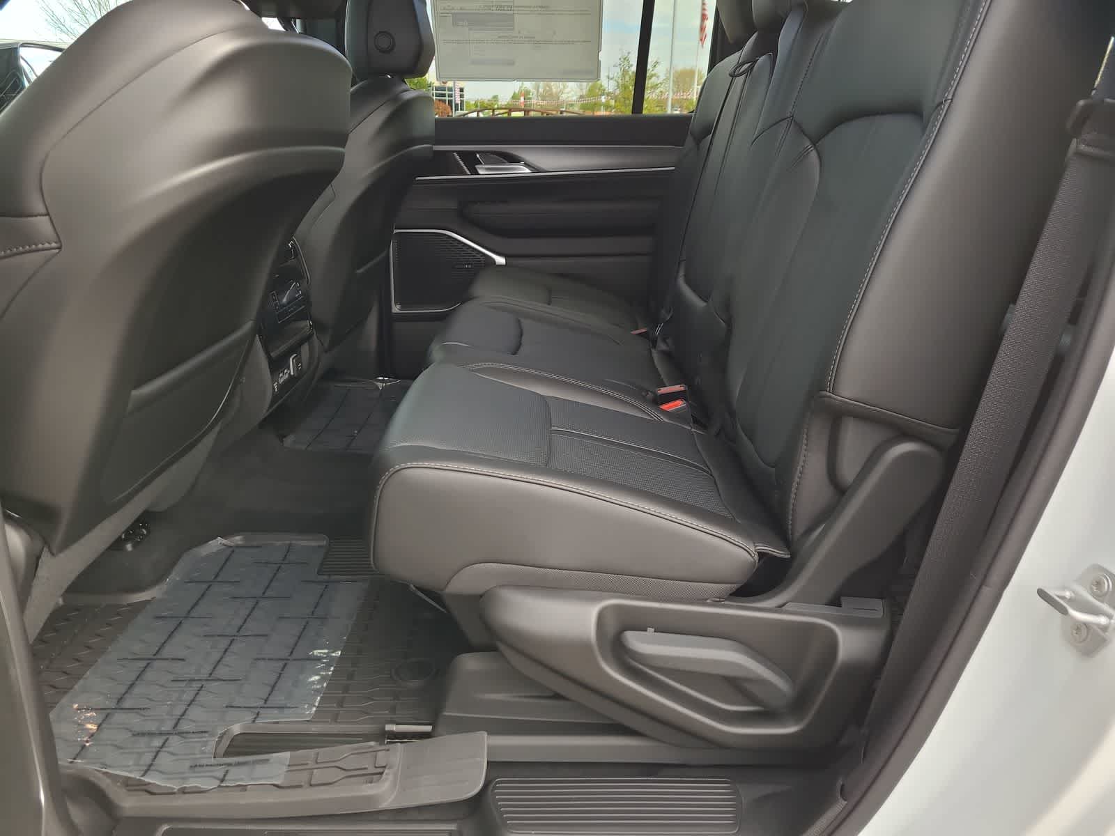 Thumbnail: 2026 Jeep Grand Wagoneer - 21