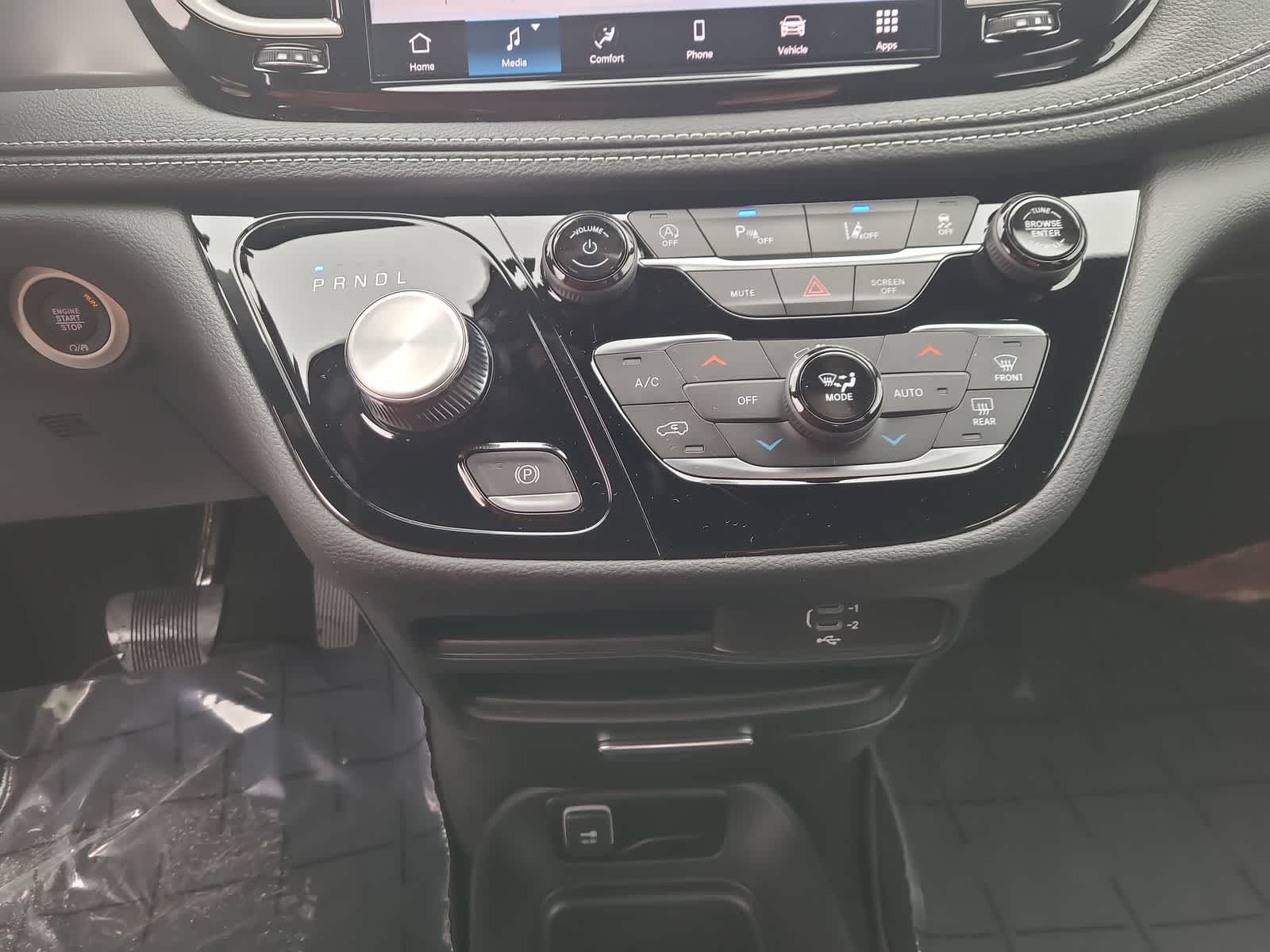 Thumbnail: 2026 Chrysler Pacifica - 25