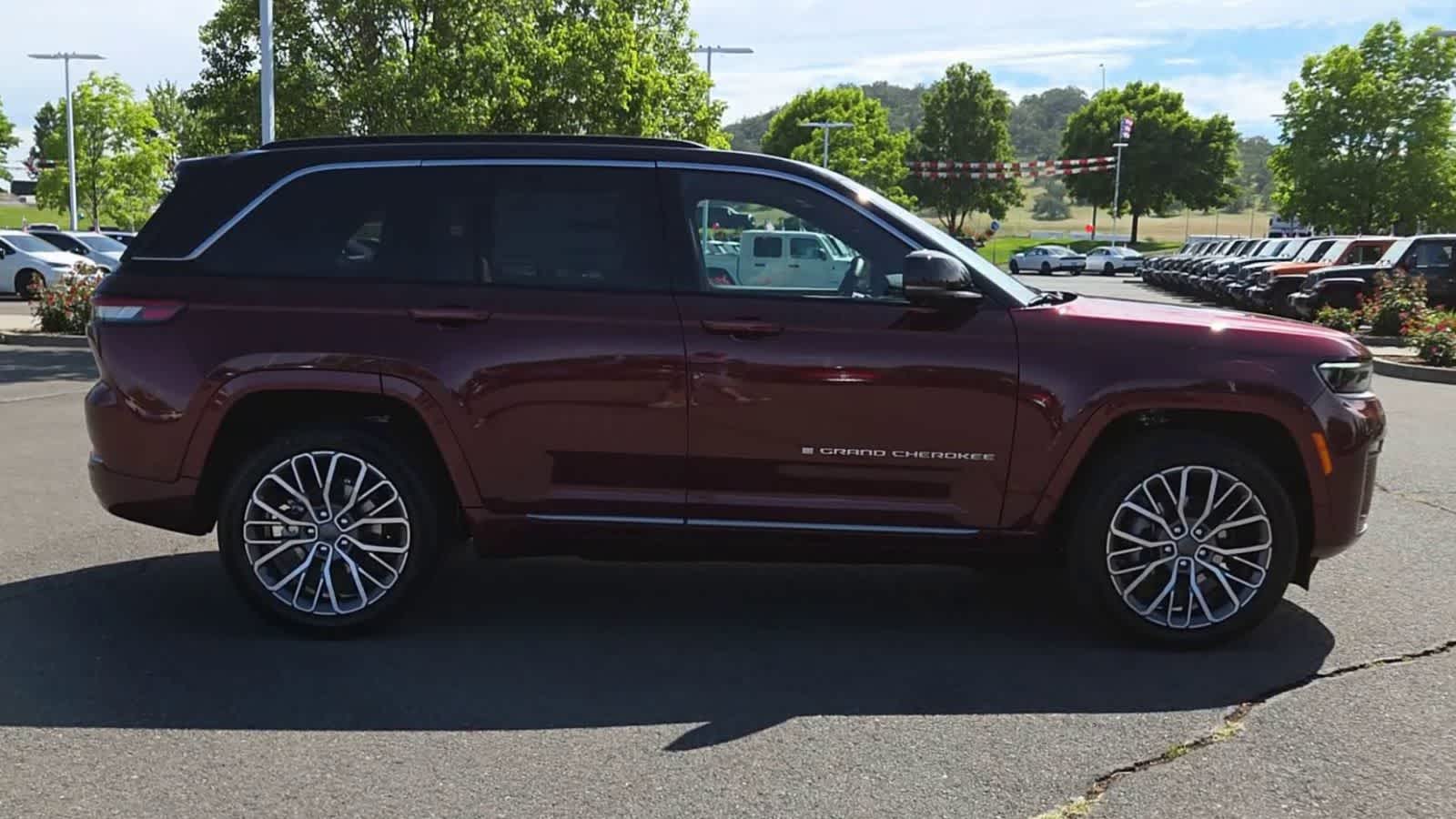 Thumbnail: 2026 Jeep Grand Cherokee - 9