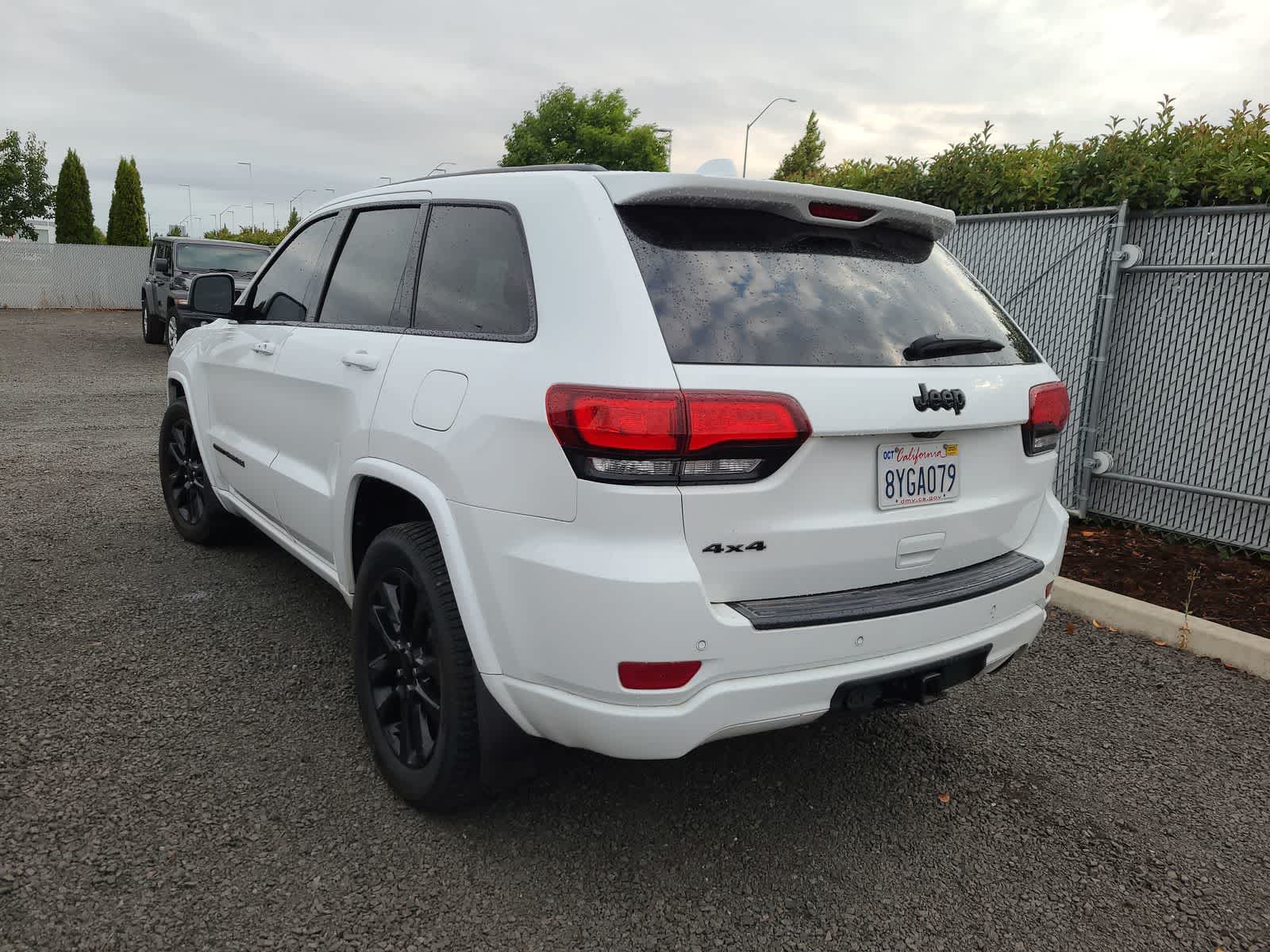 2021 Jeep Grand Cherokee Laredo X photo 3