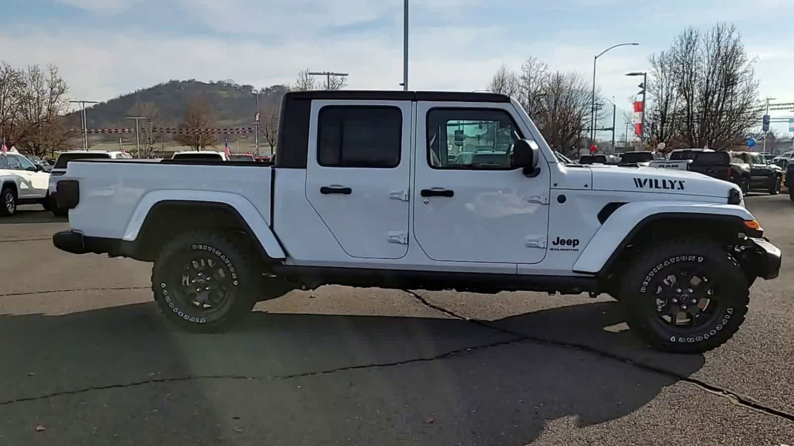 Thumbnail: 2026 Jeep Gladiator - 9