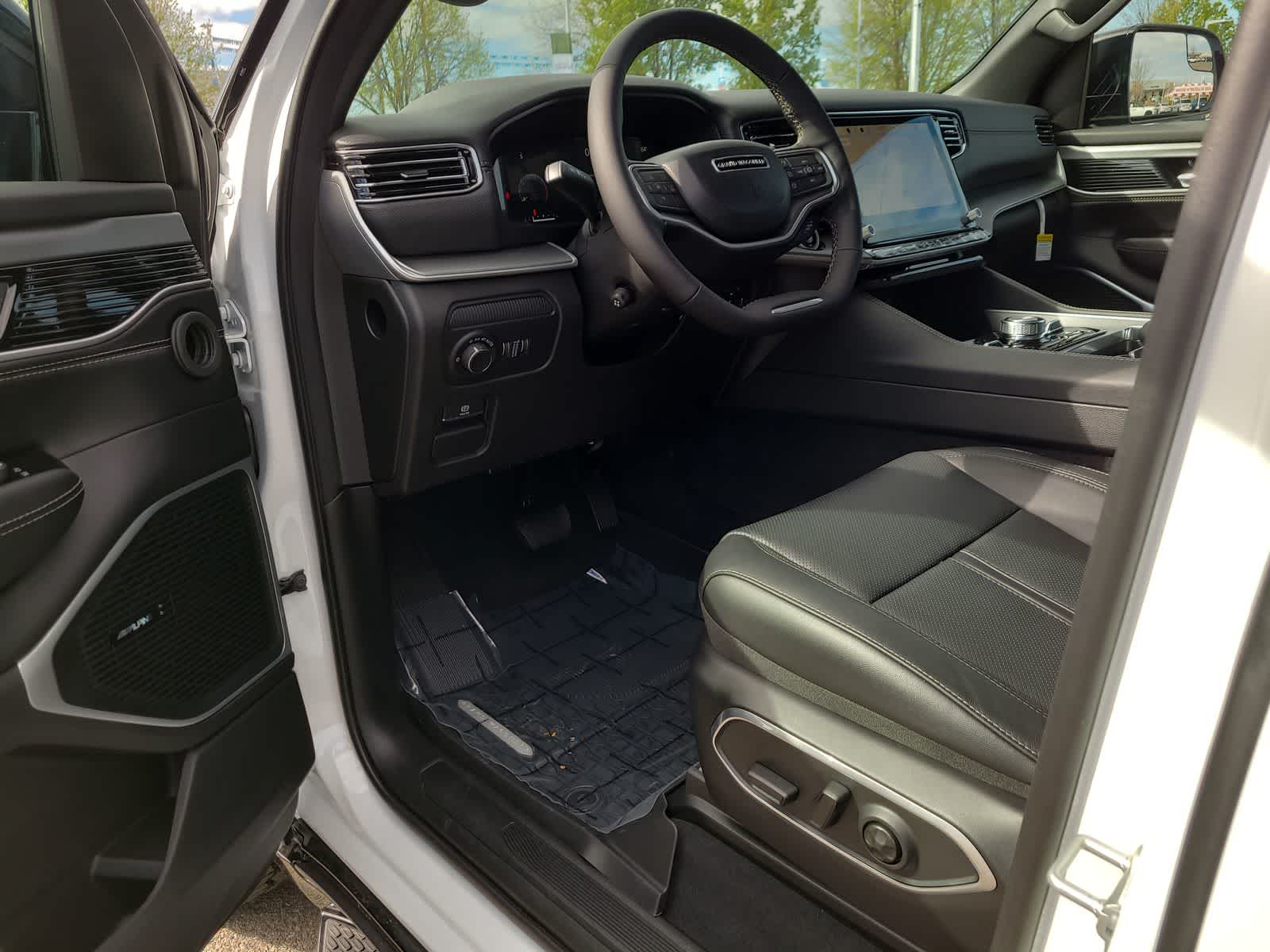 Thumbnail: 2026 Jeep Grand Wagoneer - 10