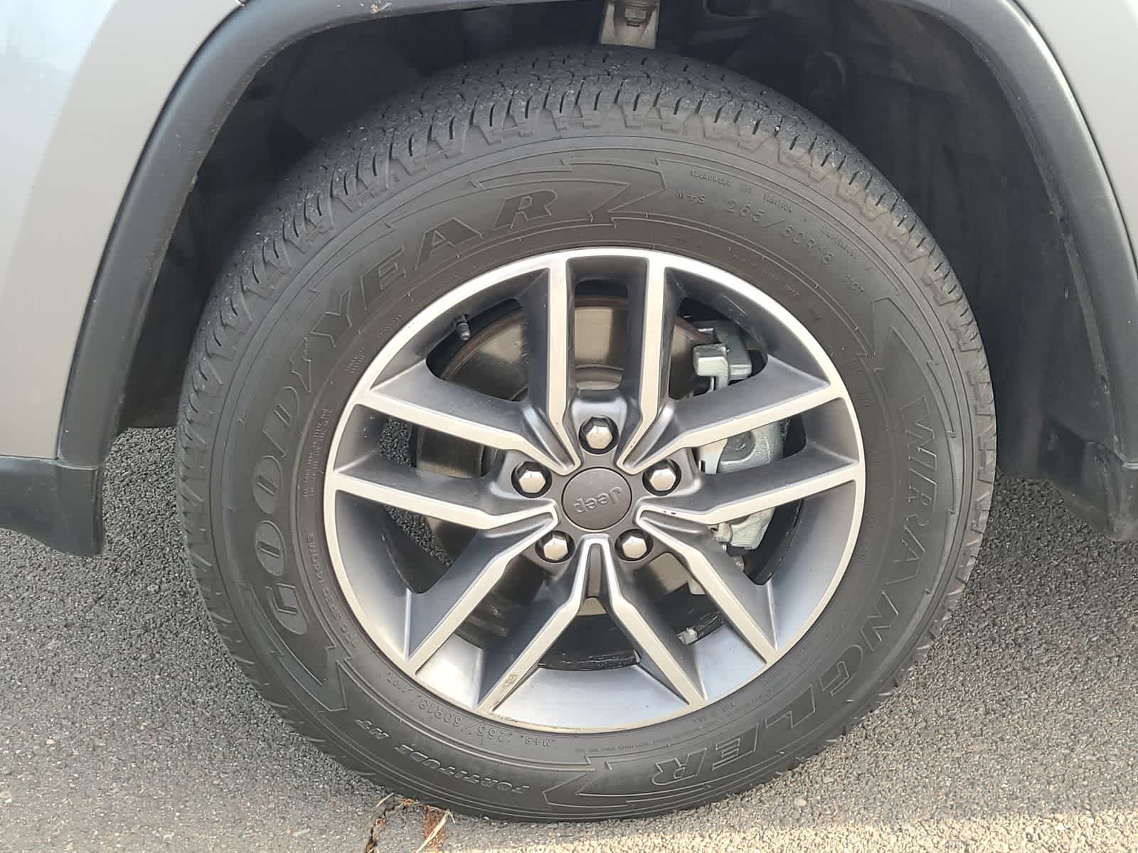 Thumbnail: 2020 Jeep Grand Cherokee - 16