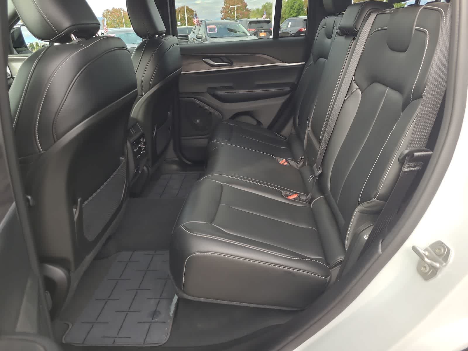 Thumbnail: 2024 Jeep Grand Cherokee - 21