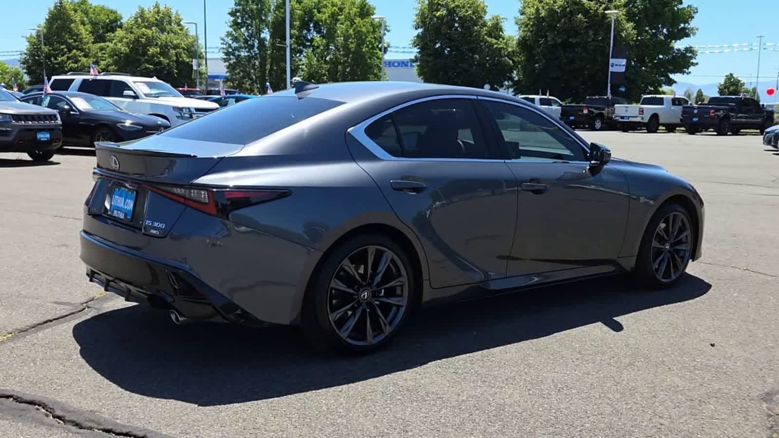 Thumbnail: 2024 Lexus ES - 7