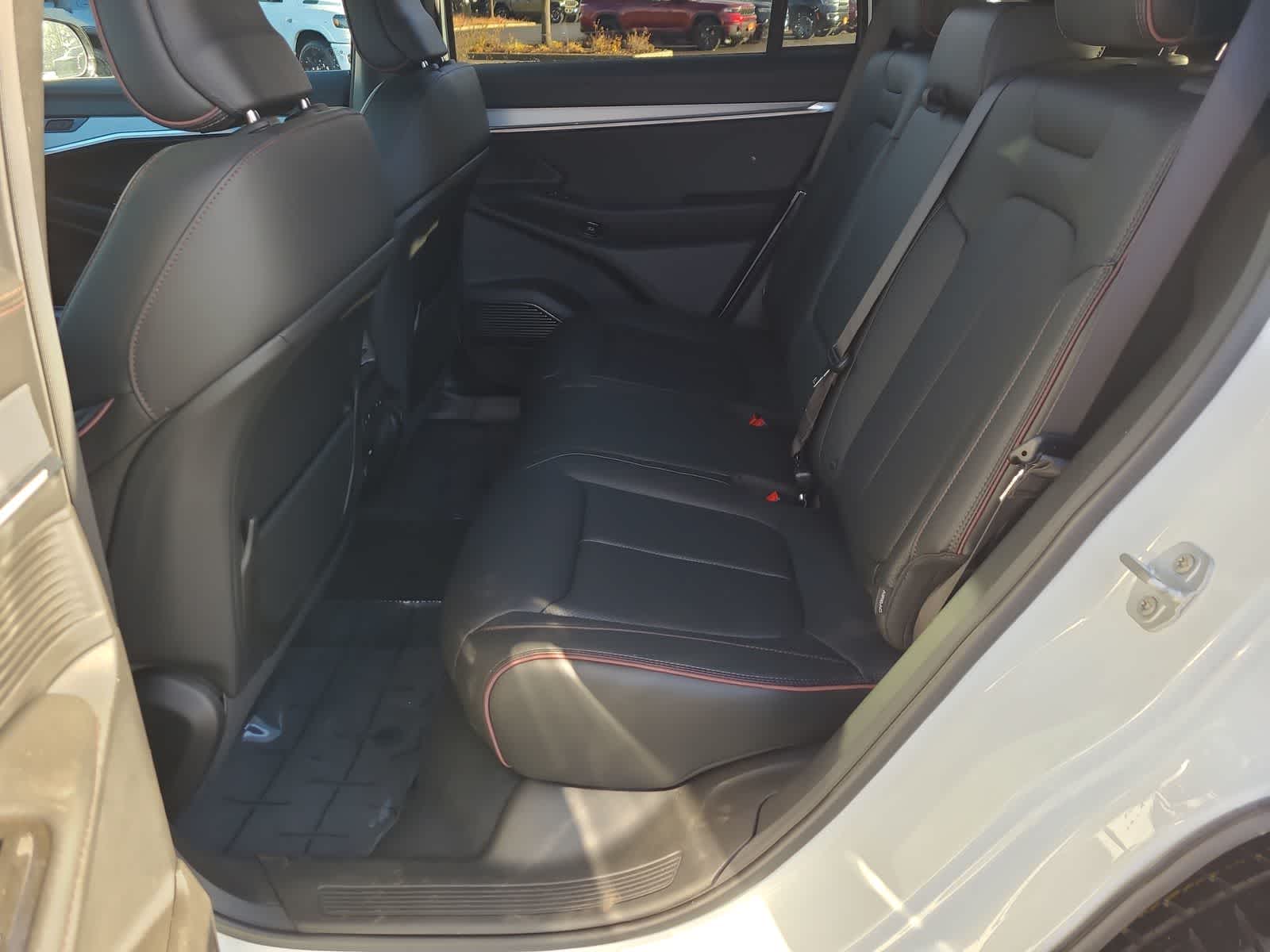 Thumbnail: 2025 Jeep Wagoneer S - 21