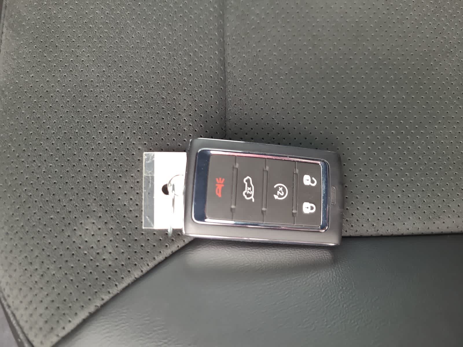 Thumbnail: 2025 Jeep Grand Cherokee - 28