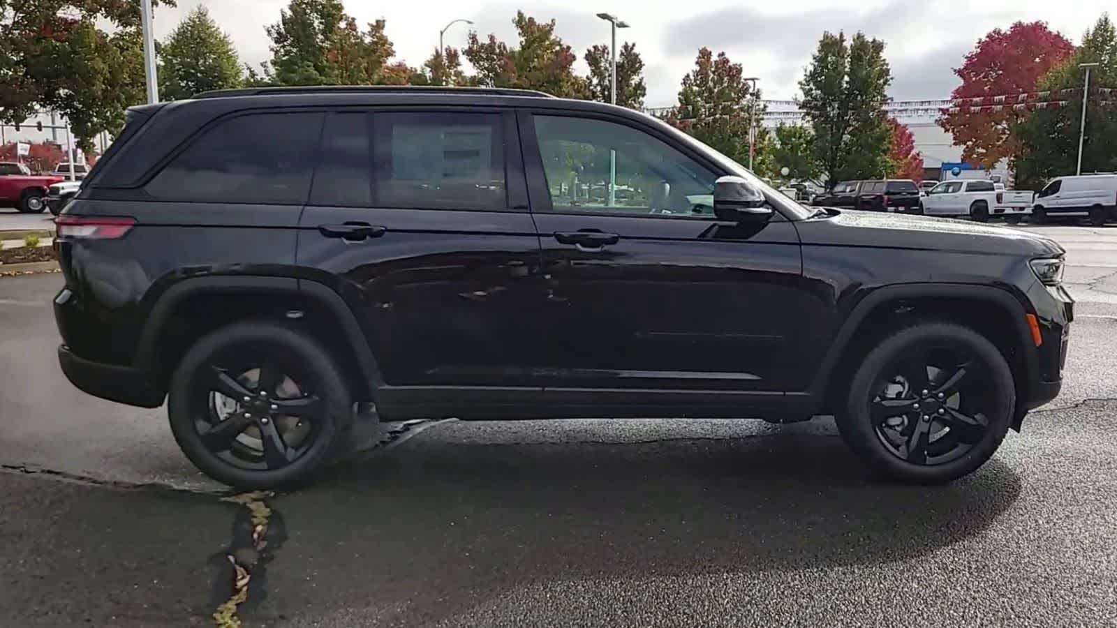 Thumbnail: 2025 Jeep Grand Cherokee - 9