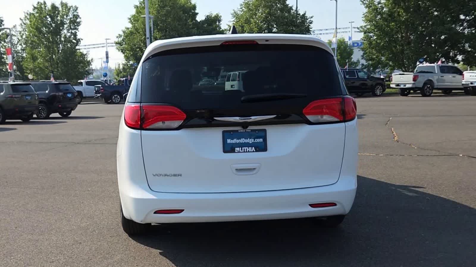 2023 Chrysler Voyager LX - Photo 7