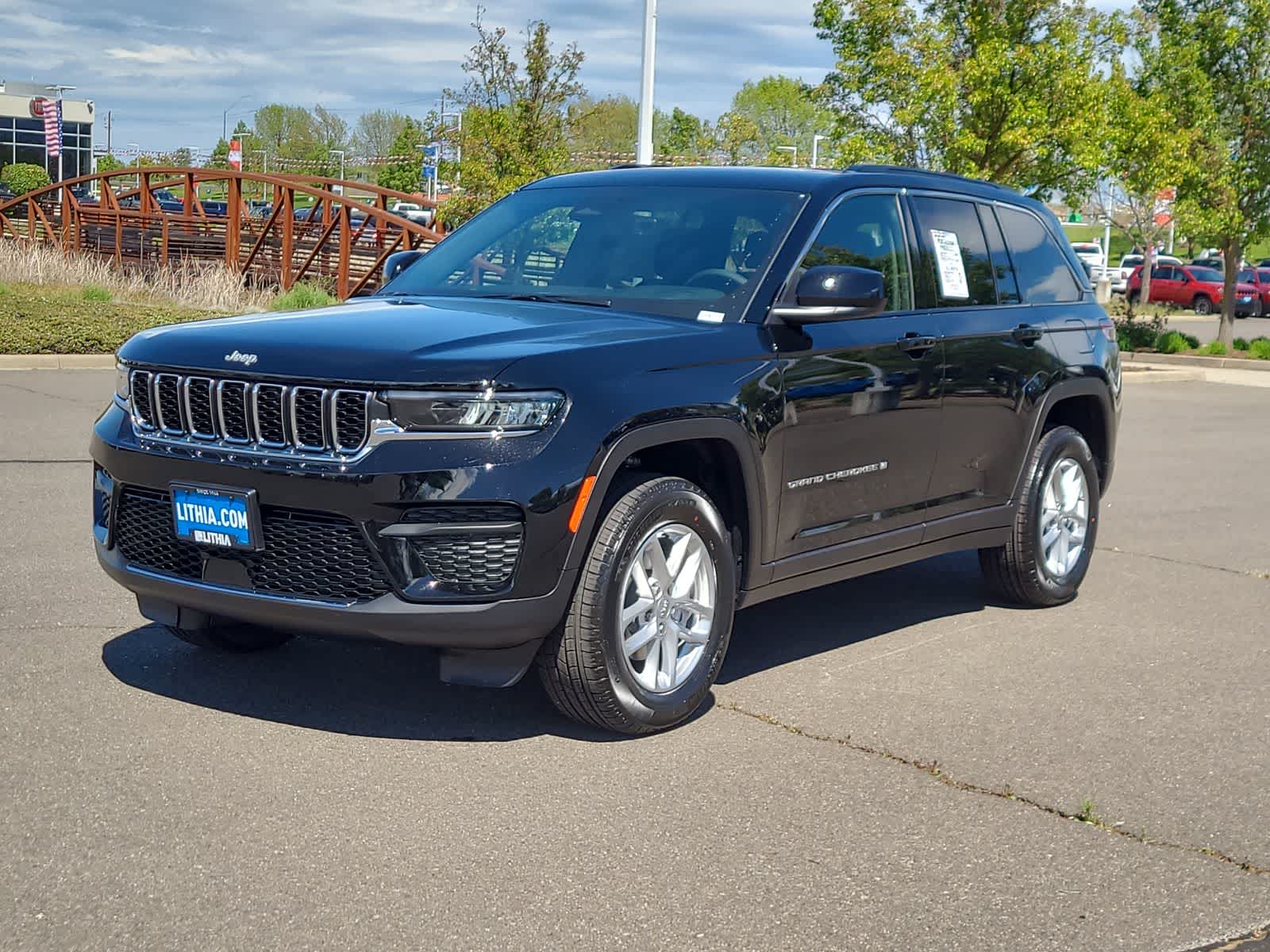 2026 Jeep Grand Cherokee Laredo 4x4's photo