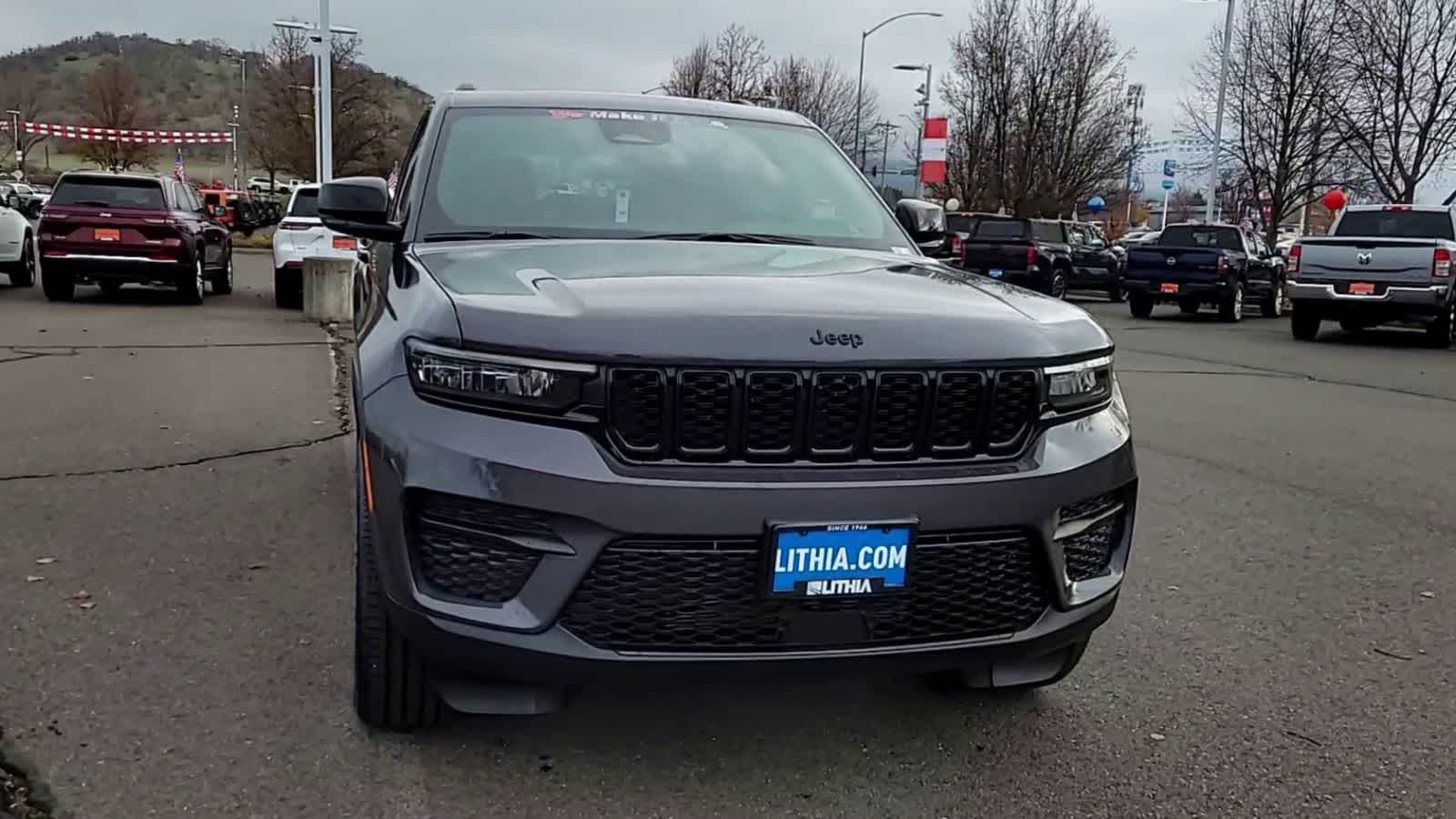 Thumbnail: 2025 Jeep Grand Cherokee - 3