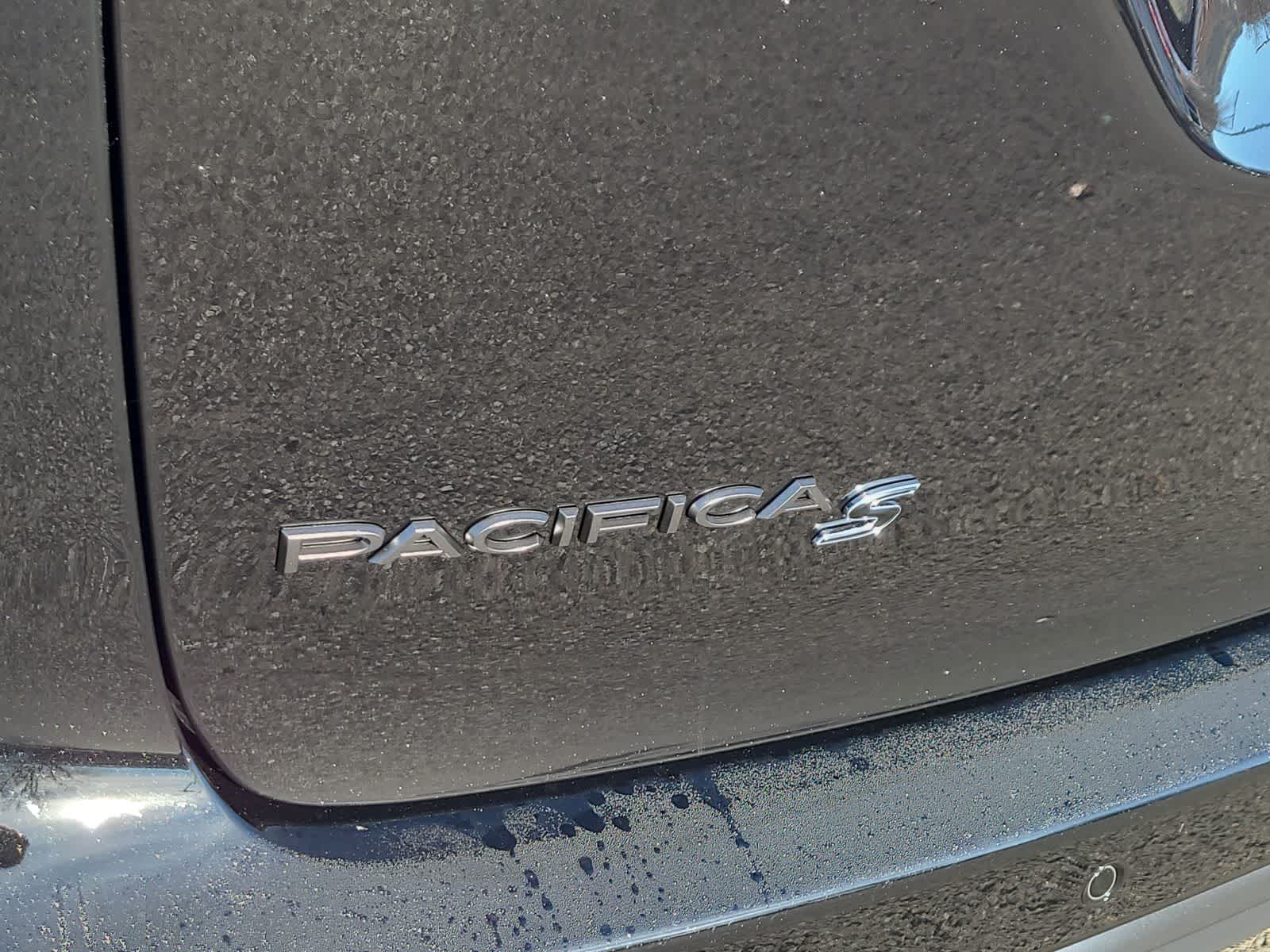 Thumbnail: 2026 Chrysler Pacifica - 15