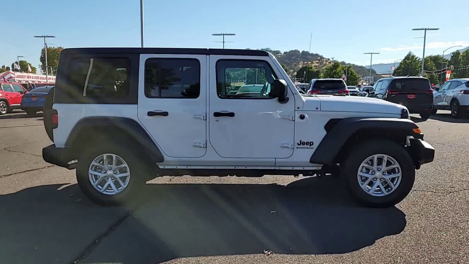 Thumbnail: 2023 Jeep Wrangler - 9