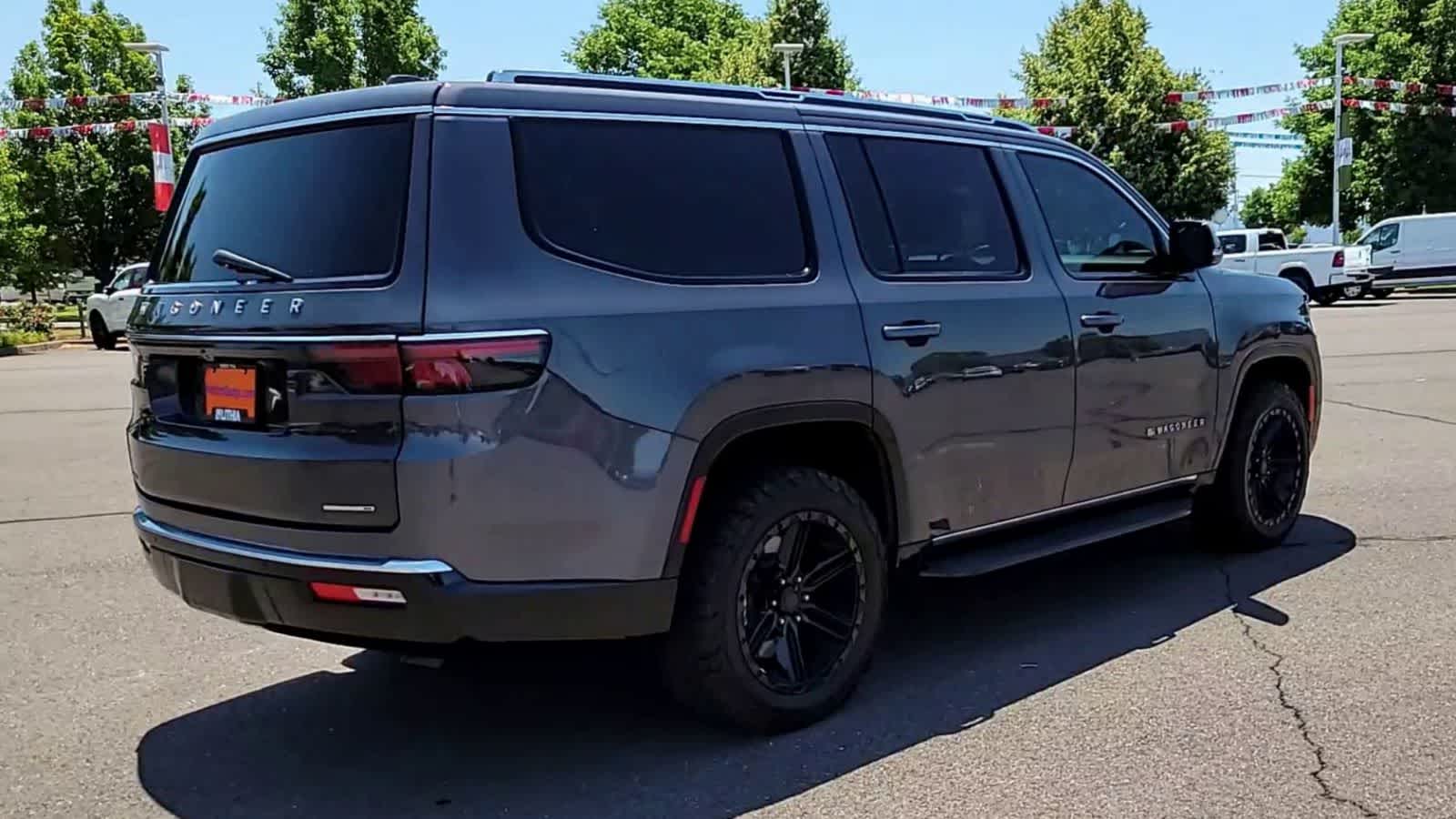 Thumbnail: 2022 Jeep Wagoneer - 8