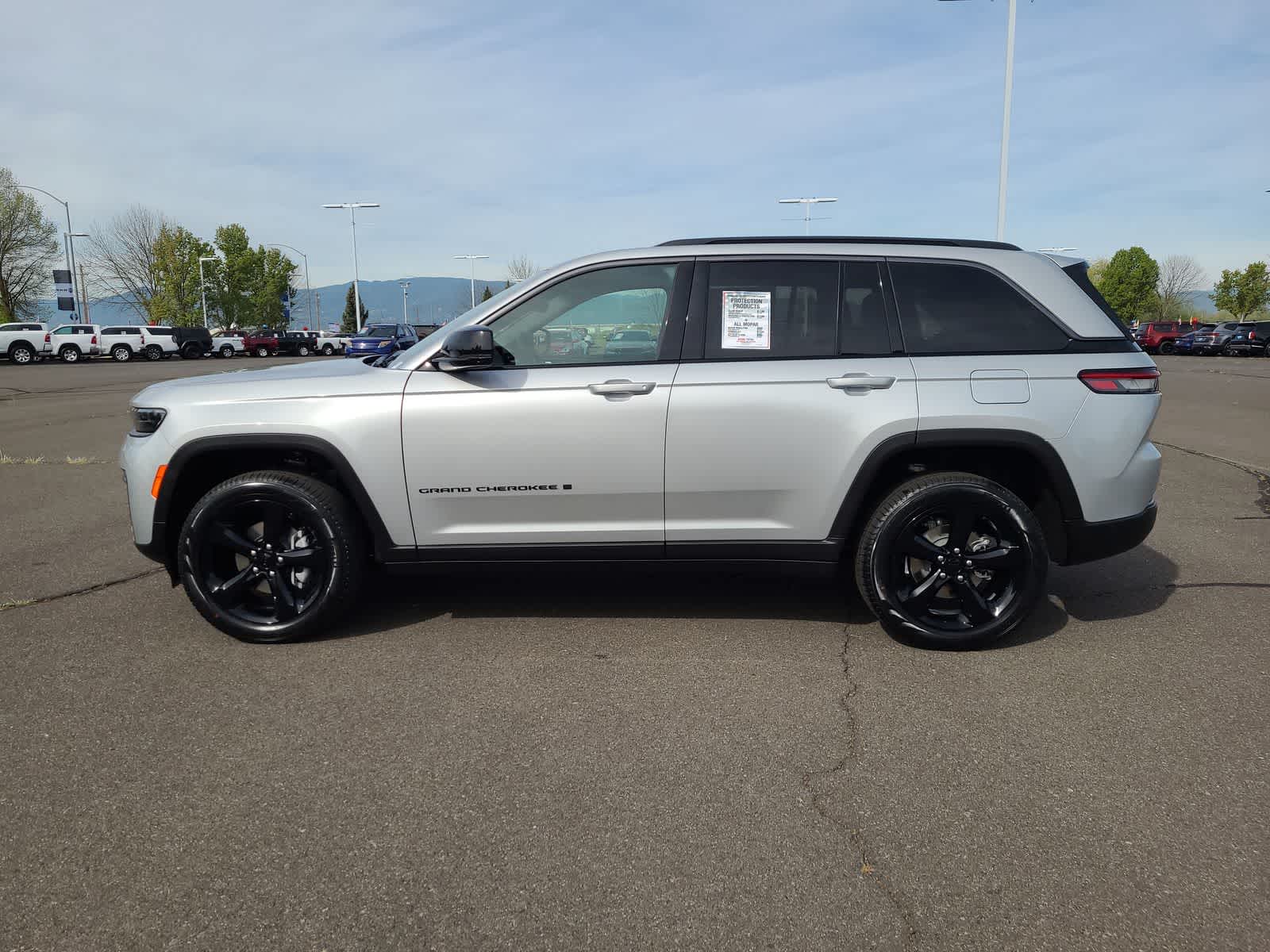 Thumbnail: 2026 Jeep Grand Cherokee - 11