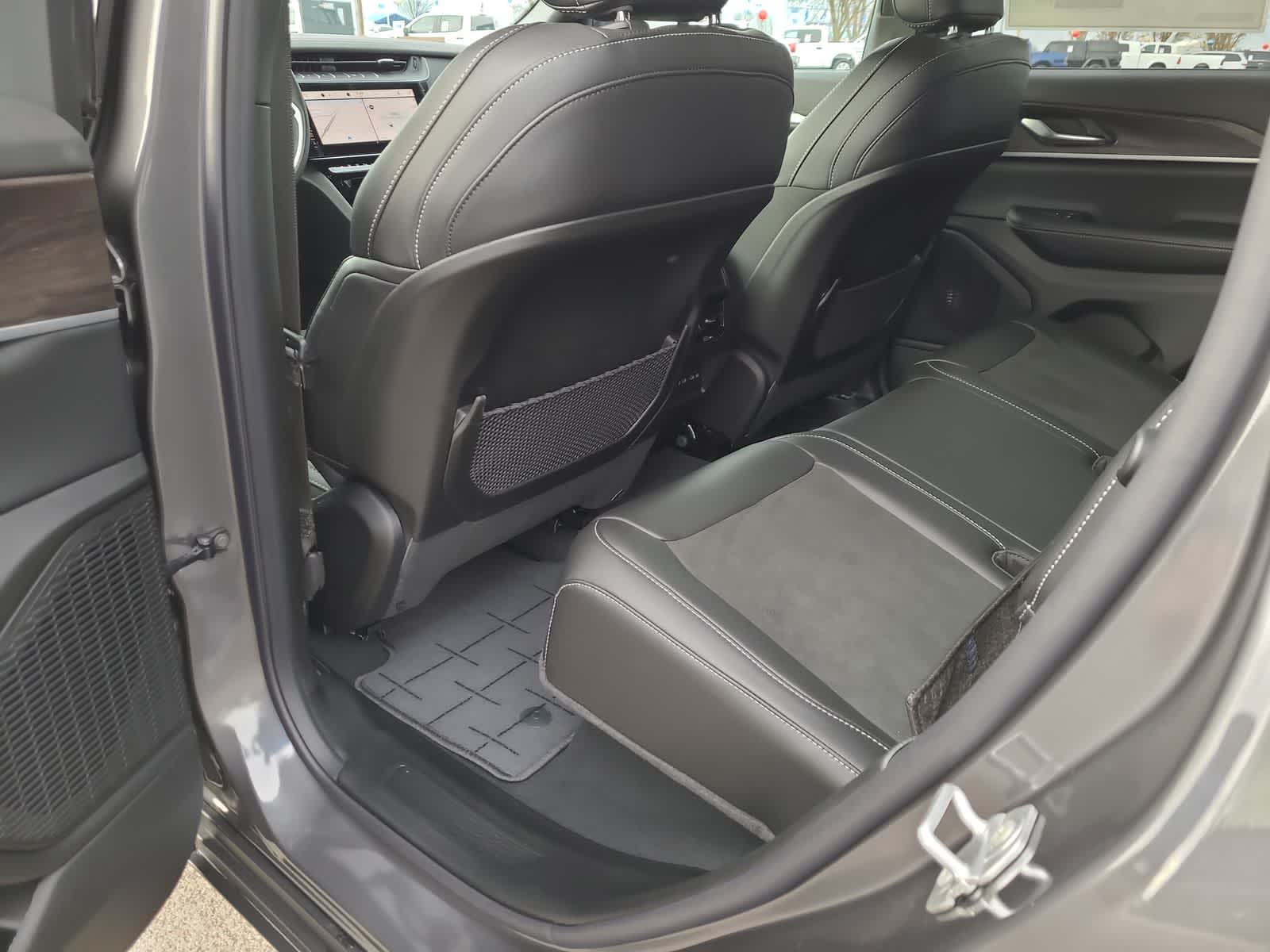 Thumbnail: 2026 Jeep Grand Cherokee - 20