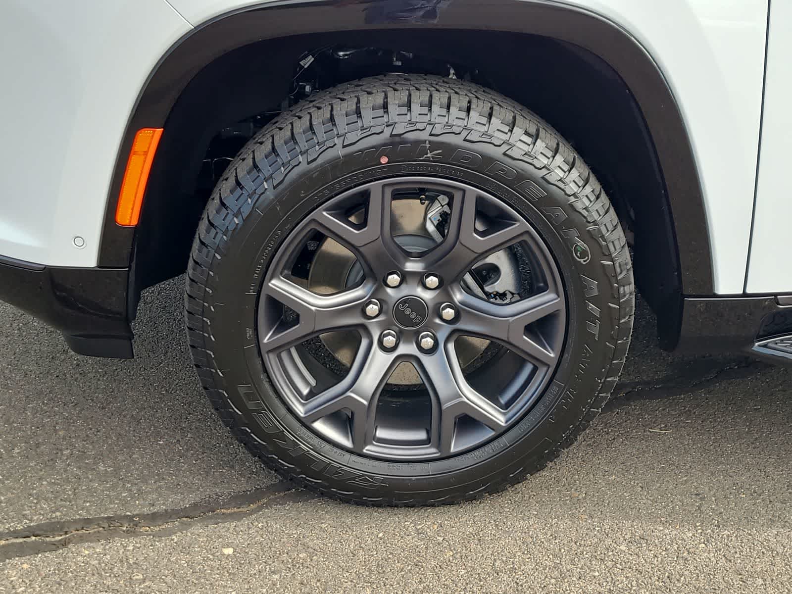 Thumbnail: 2026 Jeep Grand Wagoneer - 16