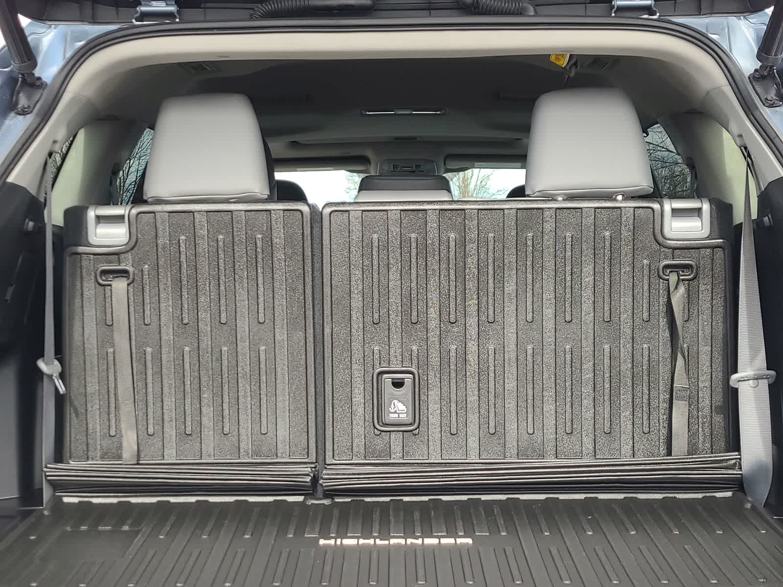 Thumbnail: 2022 Toyota Highlander - 27