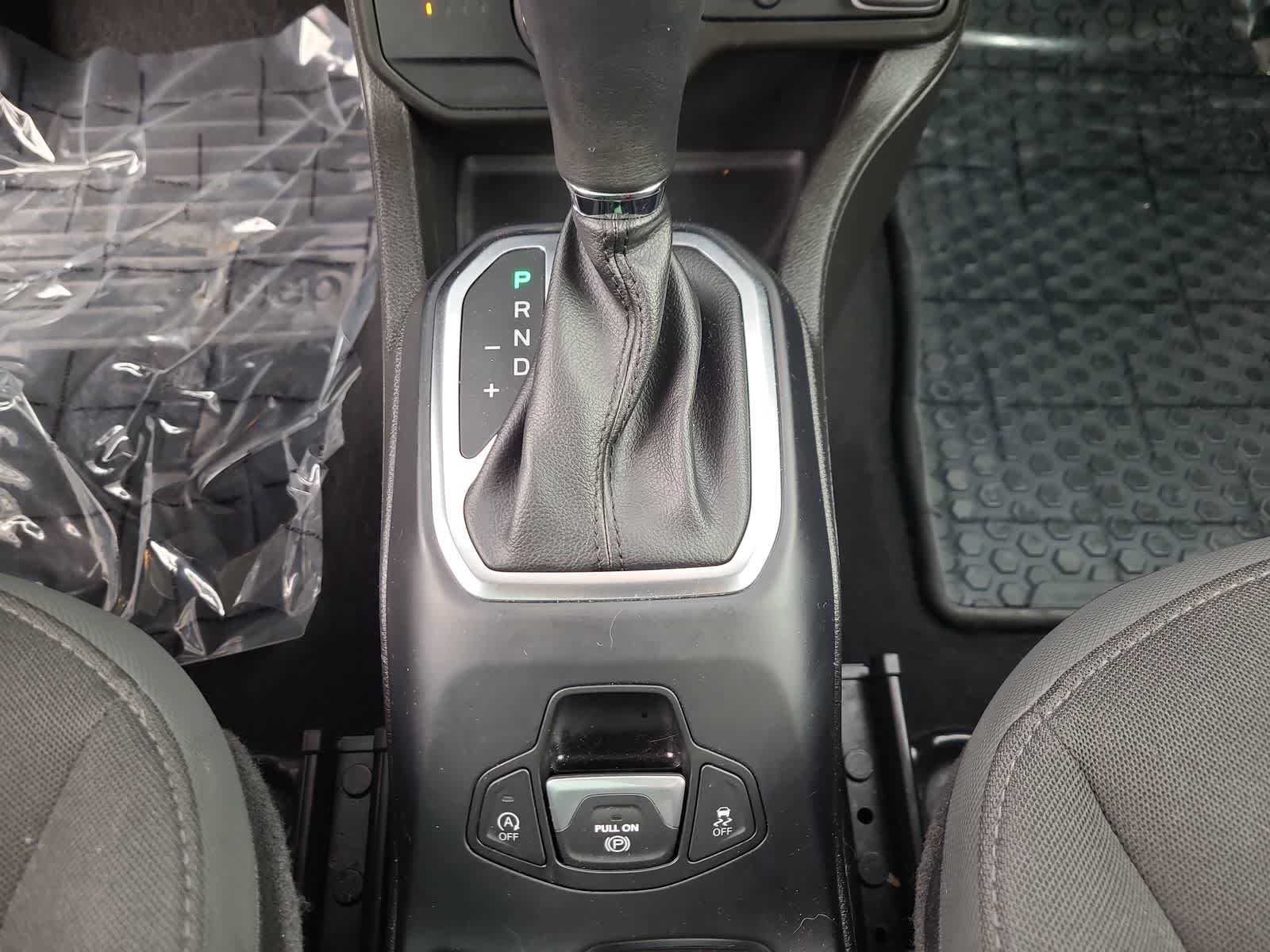 Thumbnail: 2023 Jeep Renegade - 25