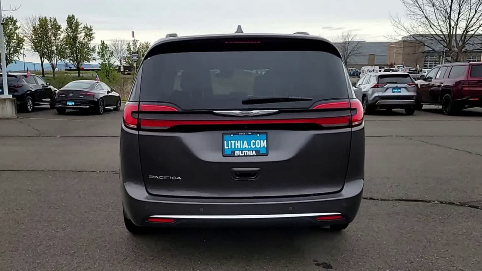 Thumbnail: 2022 Chrysler Pacifica - 7