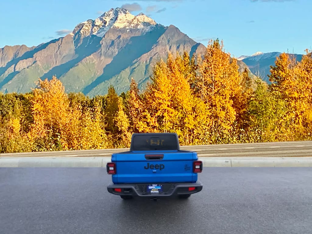 New 2025 Jeep Gladiator WILLYS 4X4 Pickup