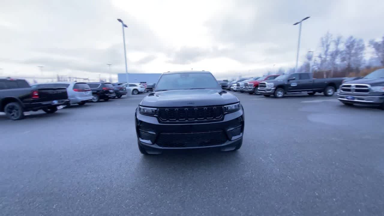 Thumbnail: 2025 Jeep Grand Cherokee - 8