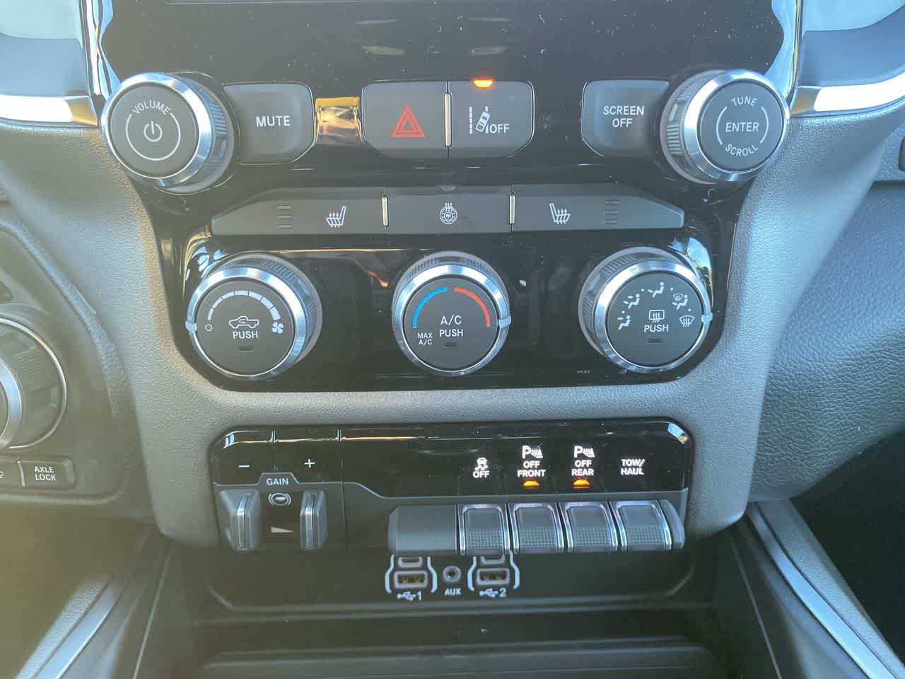 Thumbnail: 2026 RAM 1500 - 18