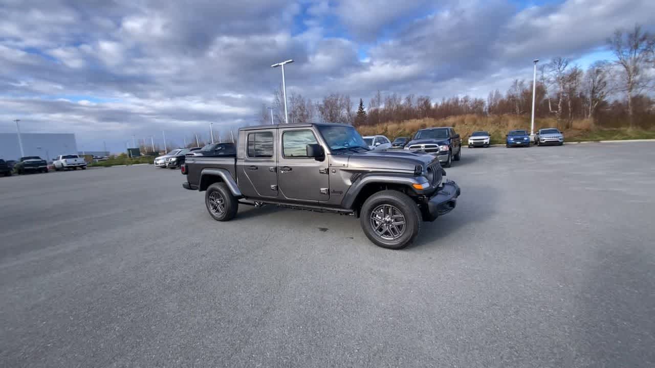 Thumbnail: 2025 Jeep Gladiator - 7