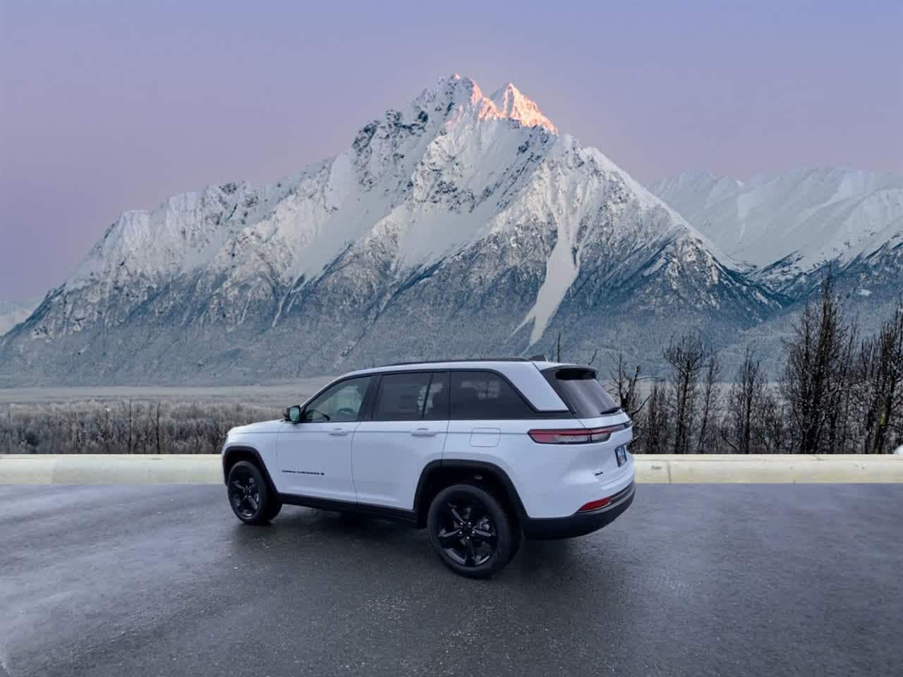 Thumbnail: 2025 Jeep Grand Cherokee - 3