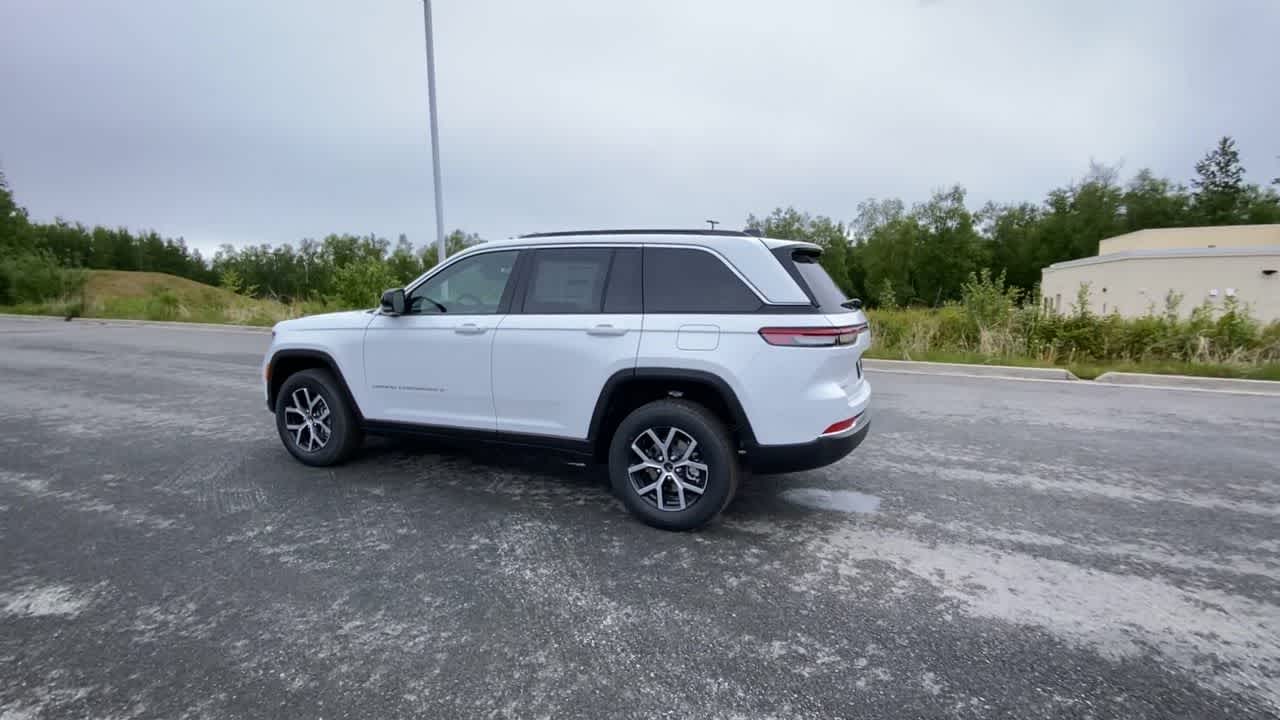 Thumbnail: 2025 Jeep Grand Cherokee - 9