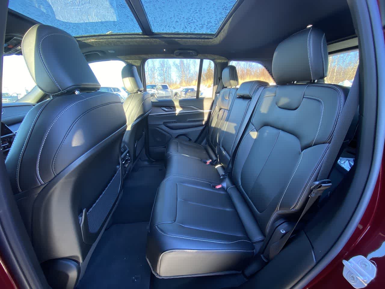 Thumbnail: 2025 Jeep Grand Cherokee - 25