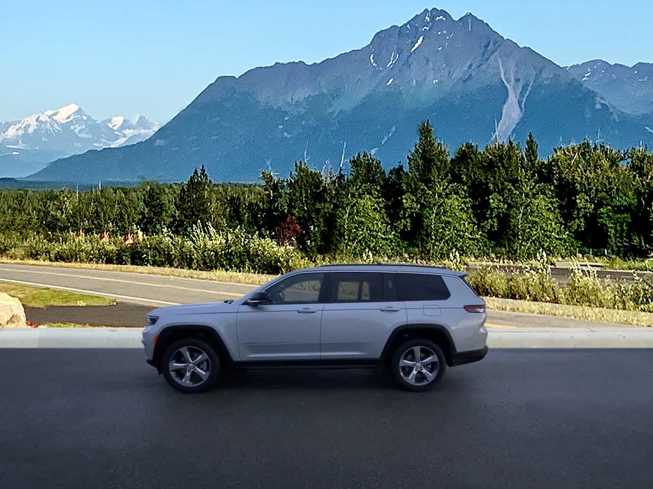 Thumbnail: 2025 Jeep Grand Cherokee - 3