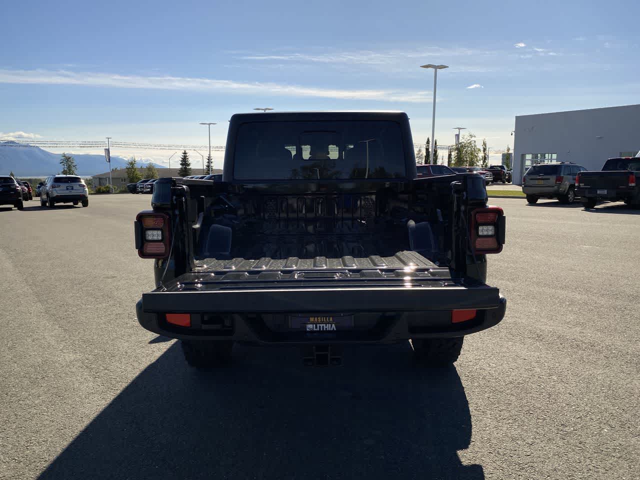 Thumbnail: 2025 Jeep Gladiator - 24