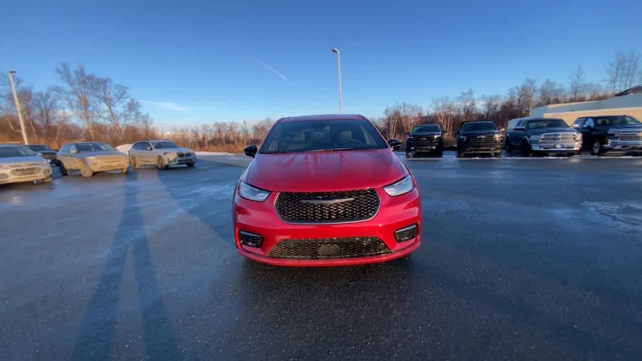 Thumbnail: 2026 Chrysler Pacifica - 12