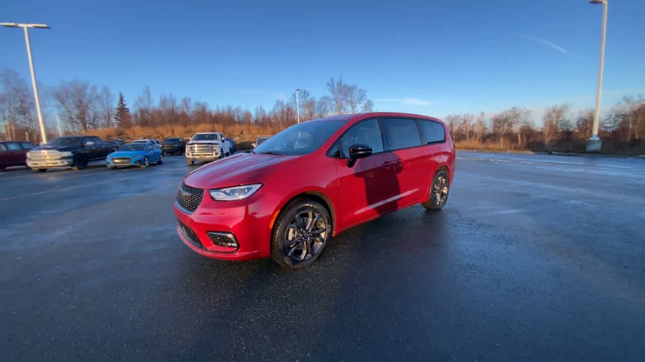 Thumbnail: 2026 Chrysler Pacifica - 14