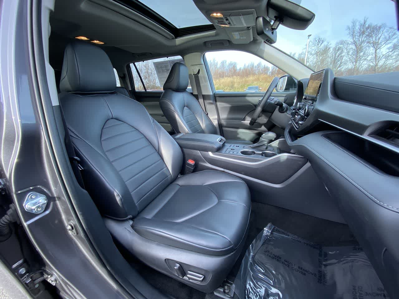 Thumbnail: 2024 Toyota Highlander - 33