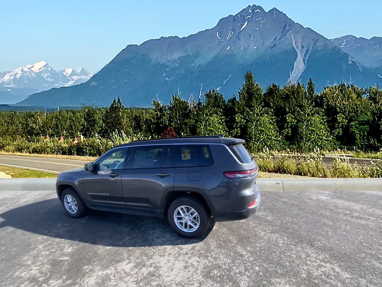 Thumbnail: 2025 Jeep Grand Cherokee - 3