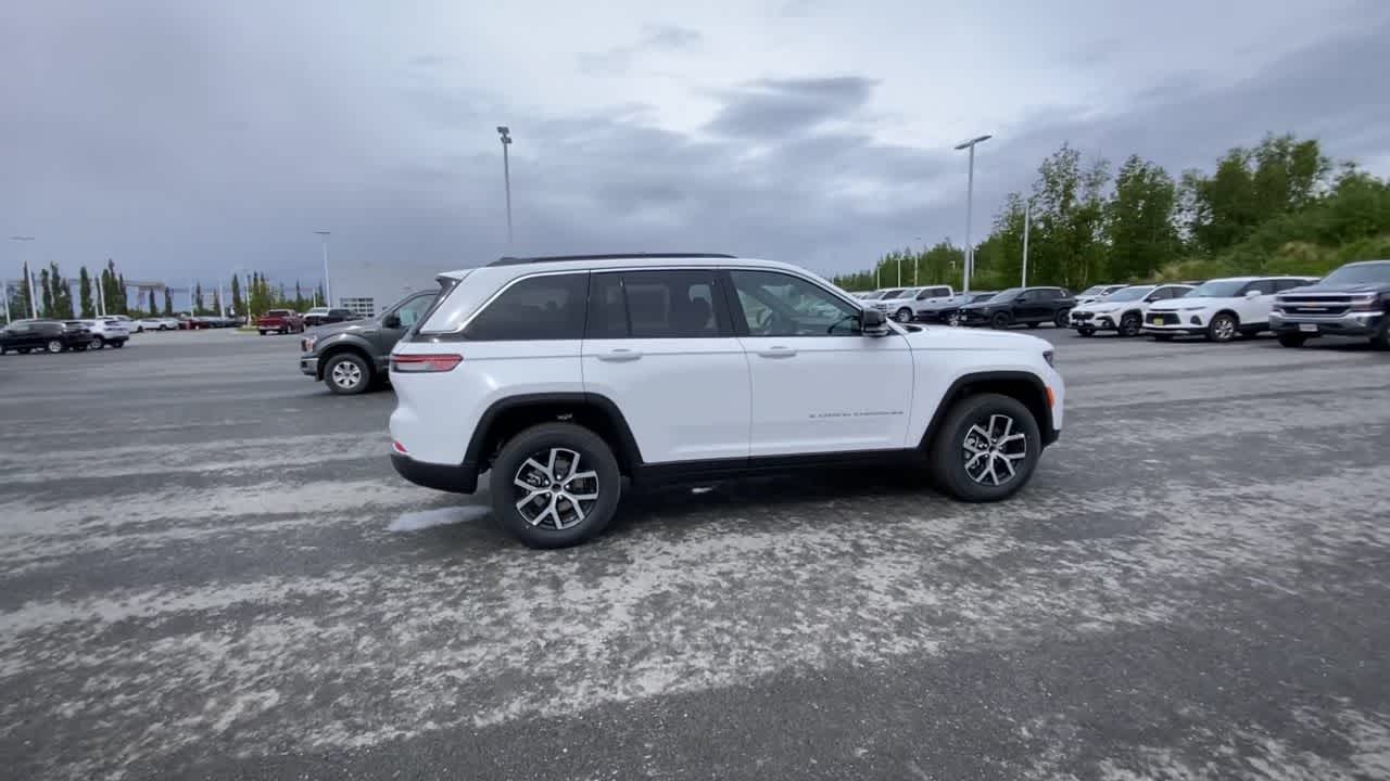 Thumbnail: 2025 Jeep Grand Cherokee - 15